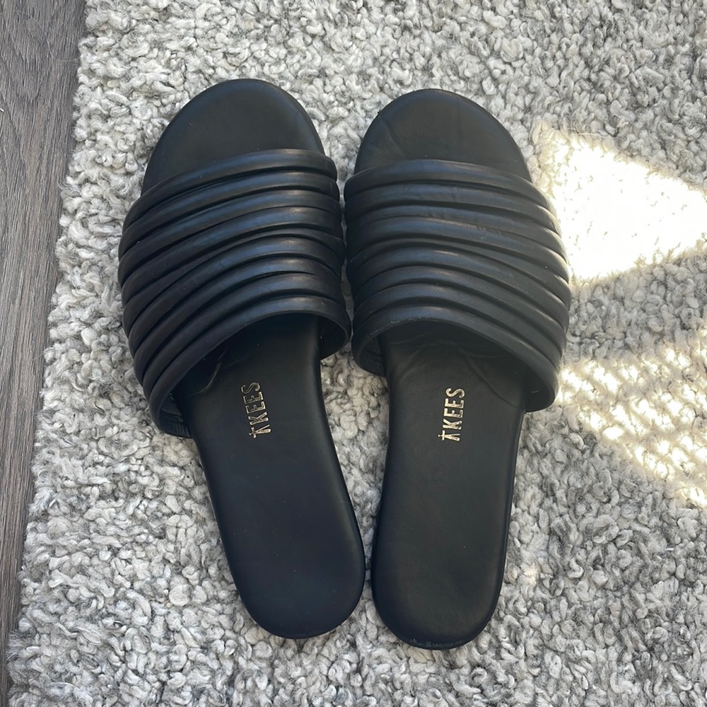 TKEES Black Ribbed Slide Sandals